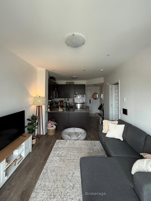 223 - 95 Dundas Street W