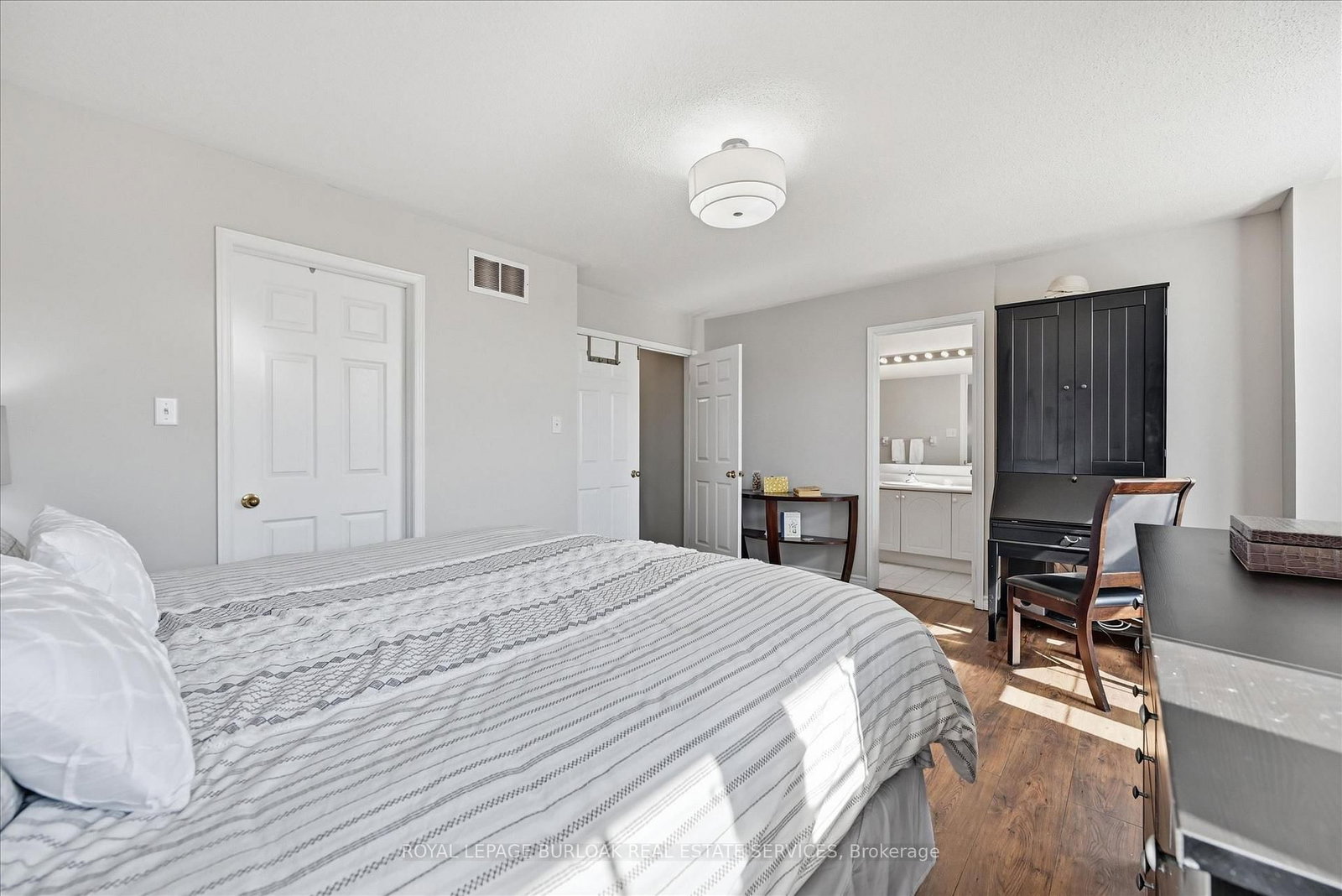 Detached House for sale at 6-5110 Fairview Street, Burlington, Ontario, L7L 7H6 - Appleby - MLS: W12950252