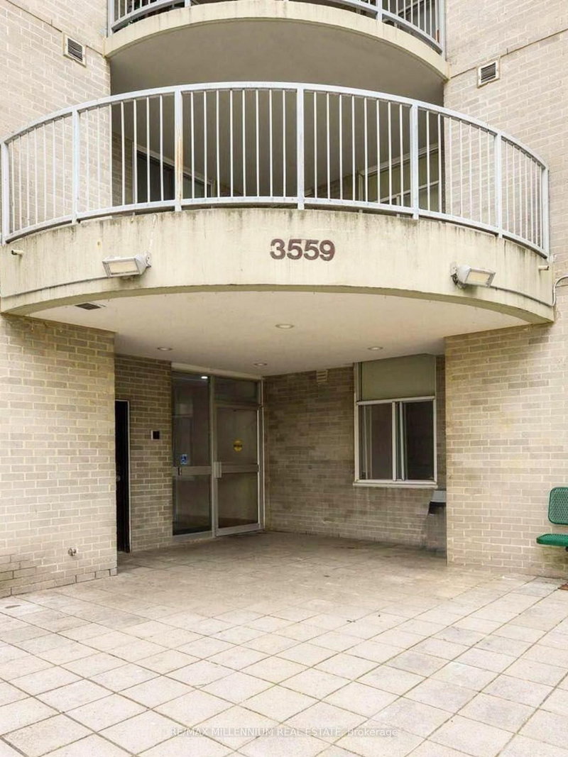 611 - 3559 Eglinton Ave, Toronto, M6M 5C6 | Image 2