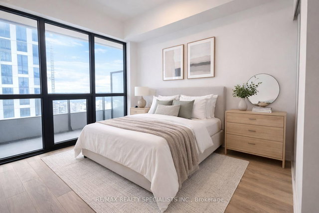 3201 - 4015 The Exchange