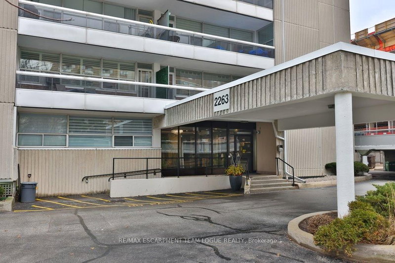 301 - 2263 Marine Dr, Oakville, L6L 5K1 | Image 2