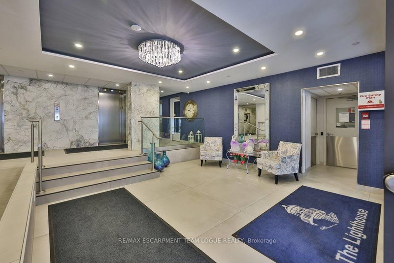 301 - 2263 Marine Dr, Oakville, L6L 5K1 | Image 3