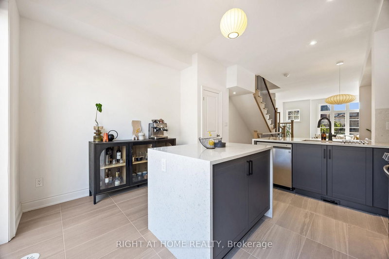 21 - 10 Lunar Cres, Mississauga, L5M 2P6 | Image 3