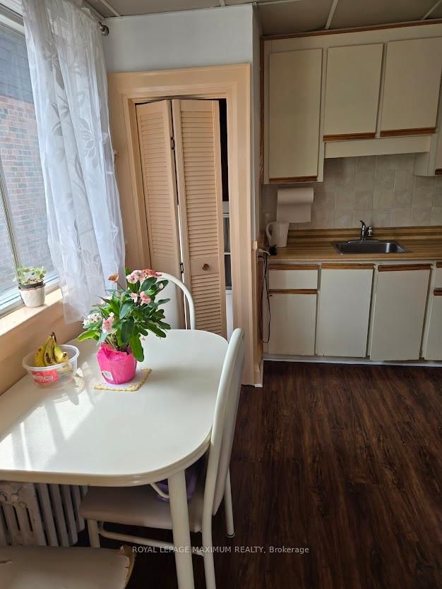 26 Landour Ave, Toronto, M6M 4J4 | Image 3