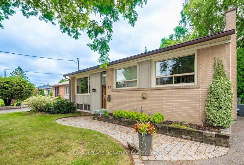 Mainfloor - 42 Jubilee Cres, Toronto, M9M 1L3 | Image 2