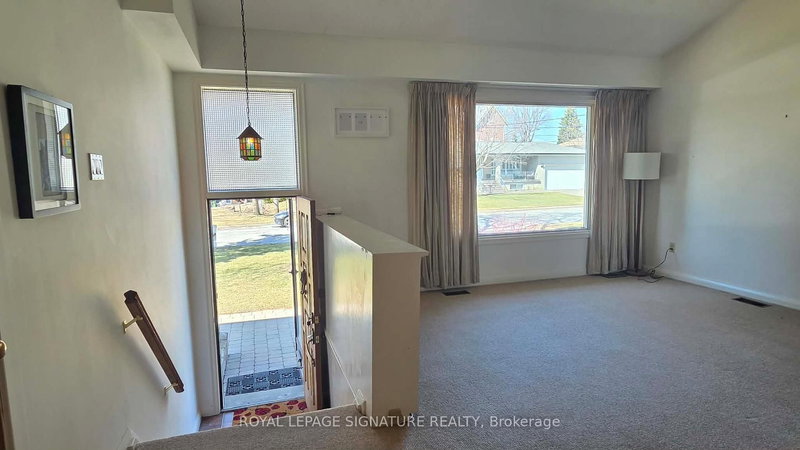 Mainfloor - 42 Jubilee Cres, Toronto, M9M 1L3 | Image 3