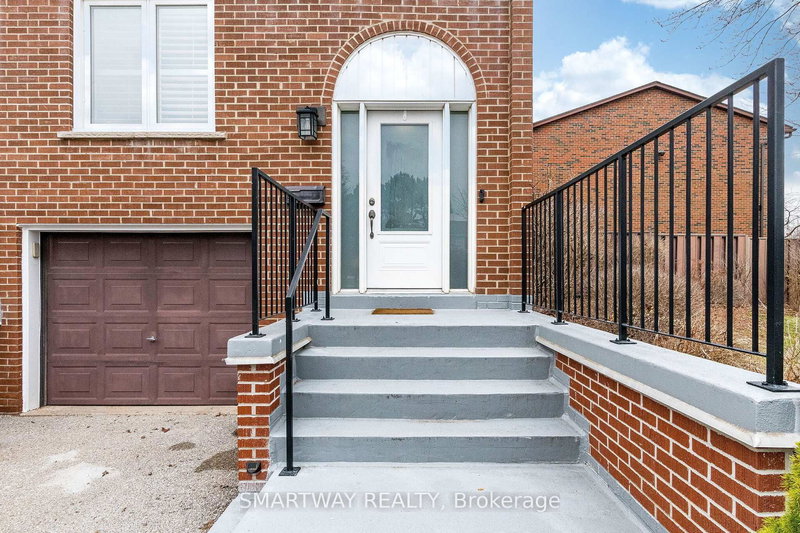 10 - 2445 Homelands Dr, Mississauga, L5K 2C6 | Image 3