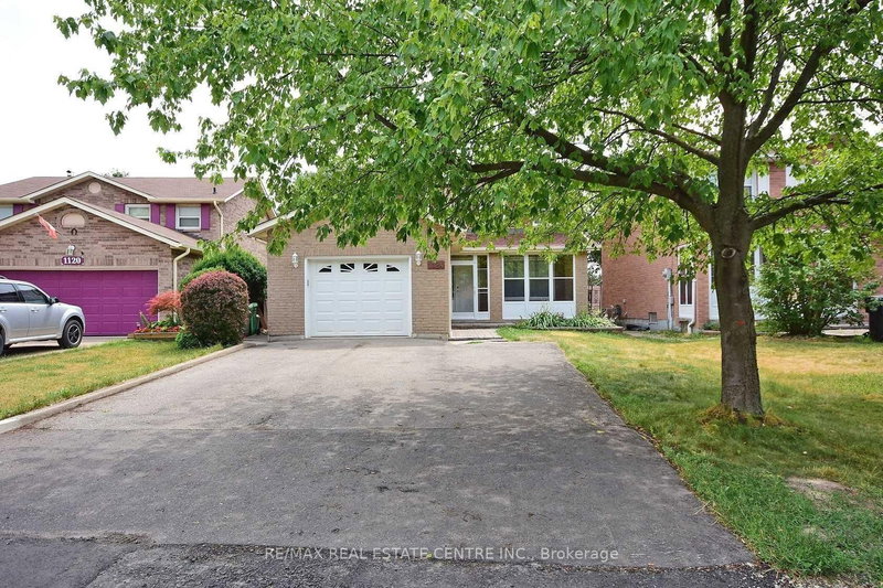 1124 Shagbark Cres, Mississauga, L5C 3N7 | Image 2