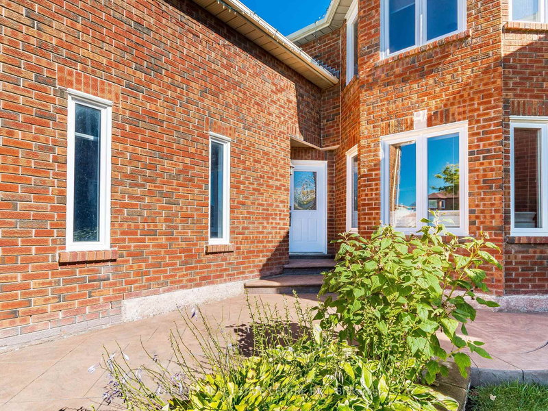 6439 Osprey Blvd, Mississauga, L5N 6E4 | Image 3