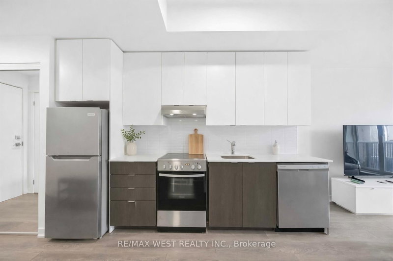 311 - 120 Canon Jackson Dr, Toronto, M6M 0B8 | Image 2