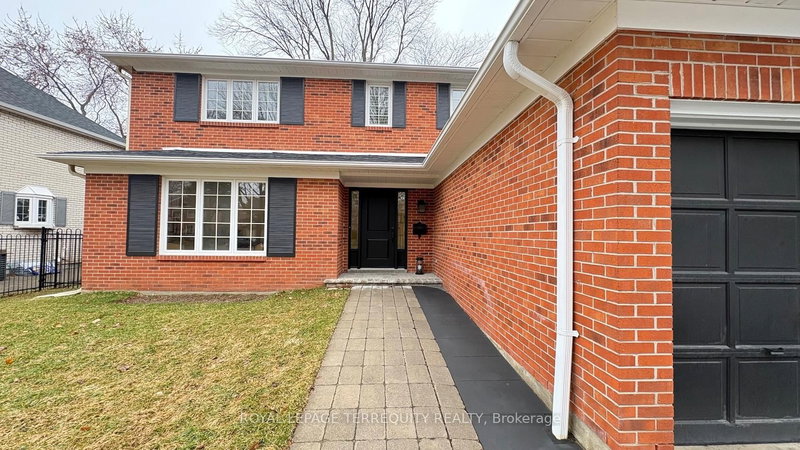 1841 Sherwood Forrest Circ, Mississauga, L5K 2G6 | Image 3