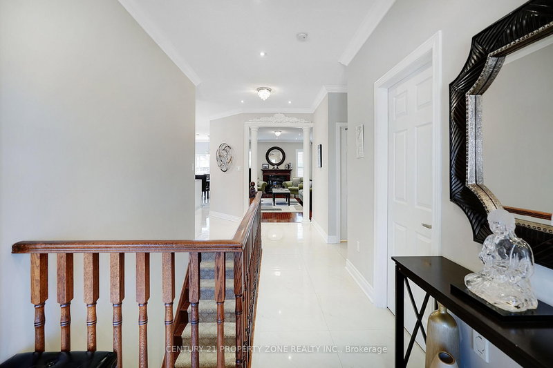 38 Castlegate Blvd, Brampton, L6P 2L3 | Image 3