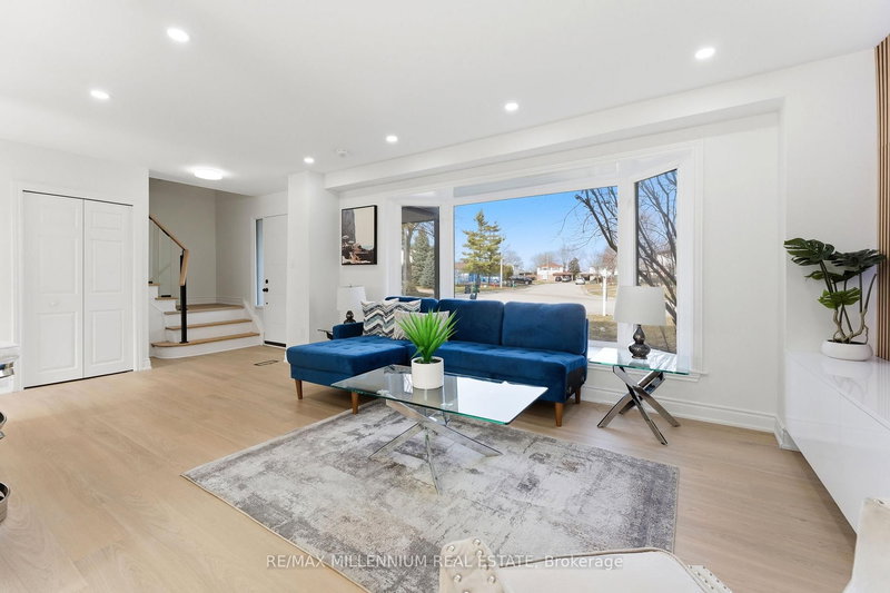 30 Allendale Rd, Brampton, L6W 2Y8 | Image 2