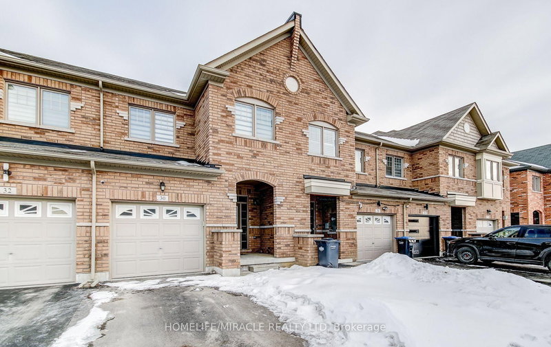 30 Davenfield Circ, Brampton, L6P 4M2 | Image 2