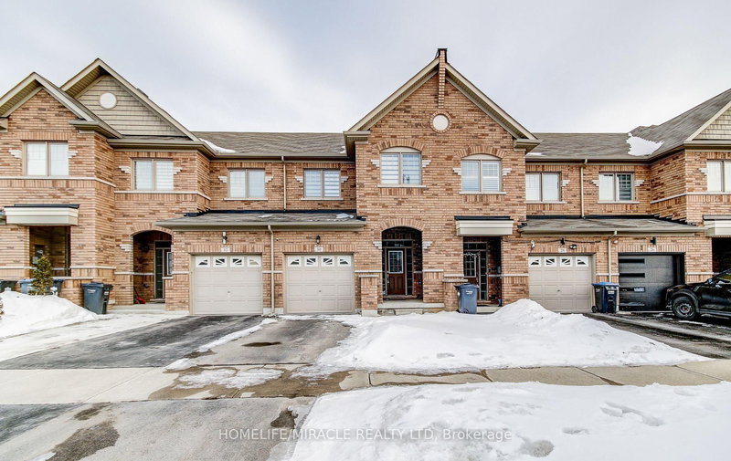 30 Davenfield Circ, Brampton, L6P 4M2 | Image 3