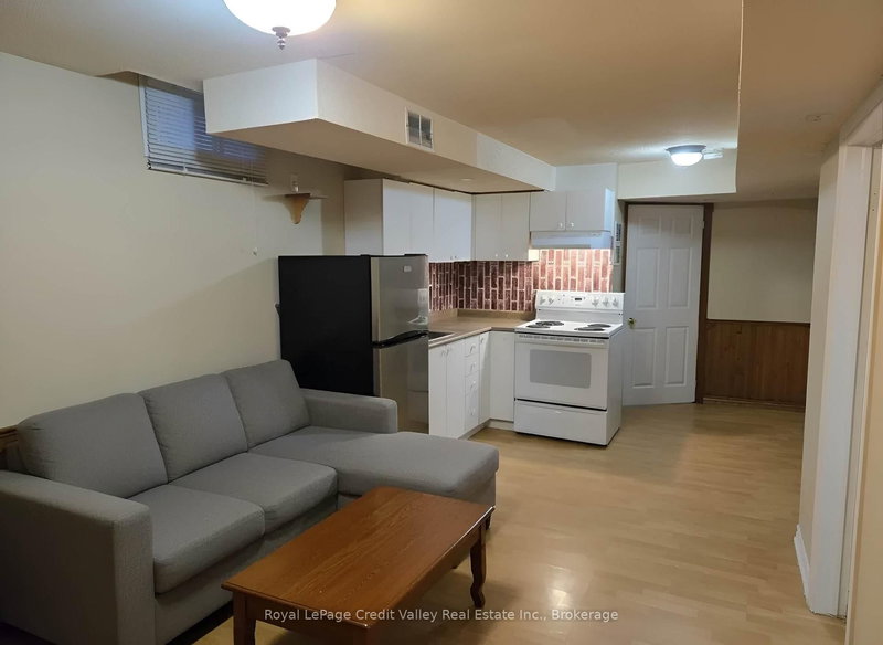 BSMT - 15 Twin Pines Cres, Brampton, L7A 1M6 | Image 2