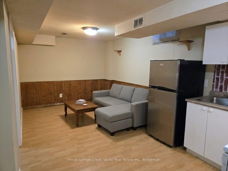 BSMT - 15 Twin Pines Cres, Brampton, L7A 1M6 | Image 3