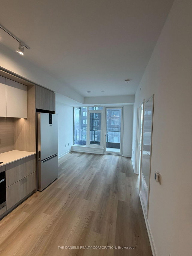 2112 - 395 Square One Drive