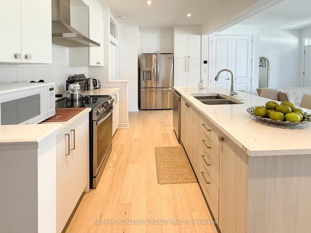 main/2nd - 3272 Sixth Line