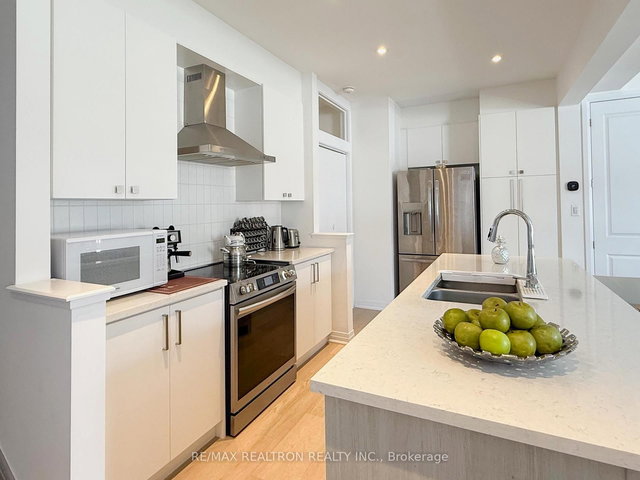 main/2nd - 3272 Sixth Line