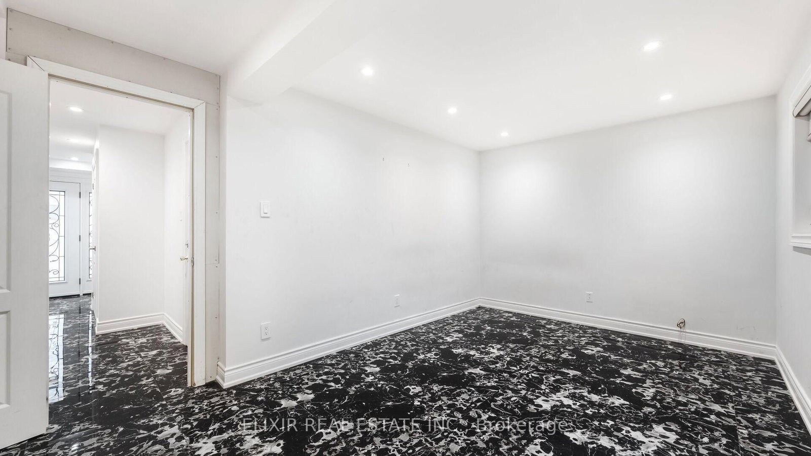 Detached House for sale at 43 Bromley Crescent, Brampton, Ontario, L6T 1Z2 - Avondale - MLS: W12952258