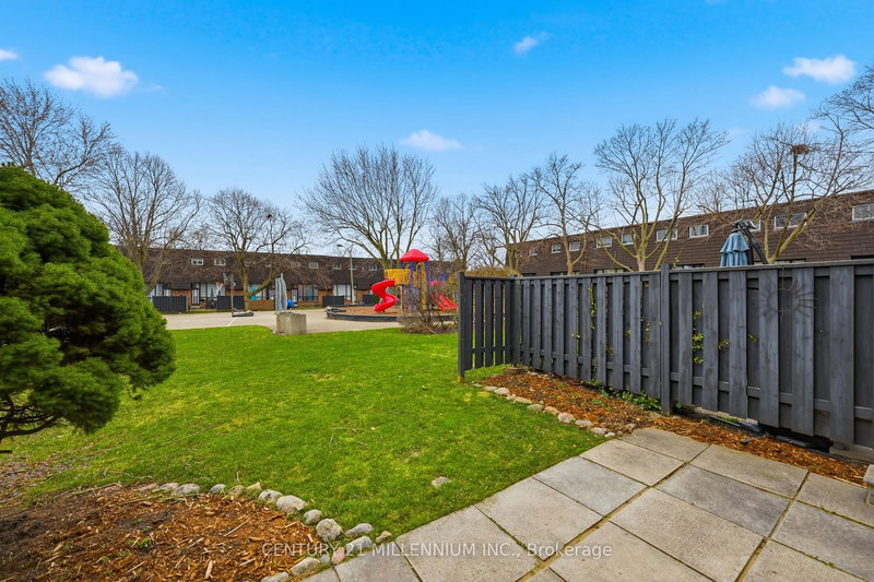 107 Darras Crt, Brampton, L6T 1W7 | Image 2