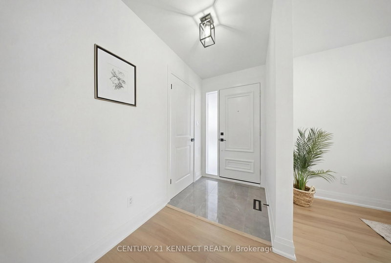 2121 Baynham Crt, Mississauga, L5A 1H1 | Image 3