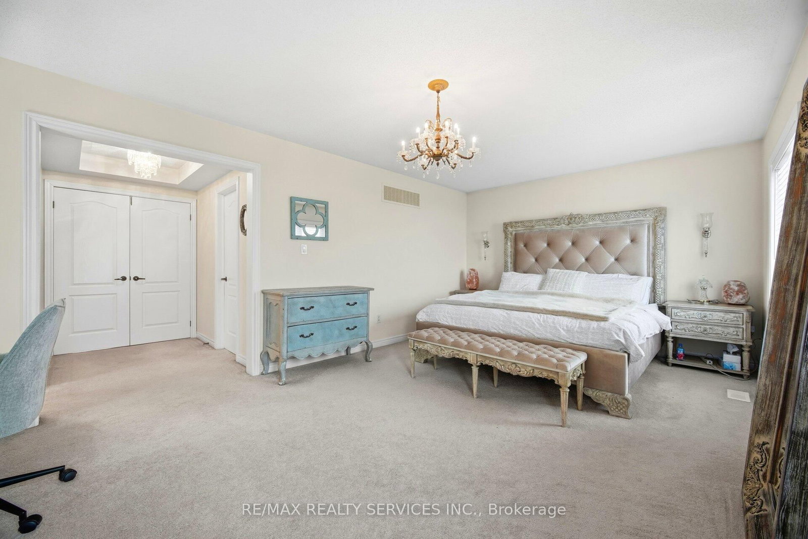 Detached House for sale at 17 ISLAND Grve, Brampton, Ontario, L6X 0W6 - Credit Valley - MLS: W12952670