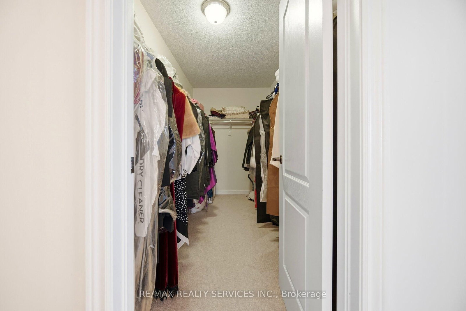 Detached House for sale at 17 ISLAND Grve, Brampton, Ontario, L6X 0W6 - Credit Valley - MLS: W12952670