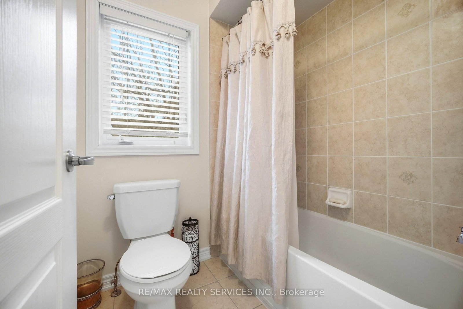 Detached House for sale at 17 ISLAND Grve, Brampton, Ontario, L6X 0W6 - Credit Valley - MLS: W12952670