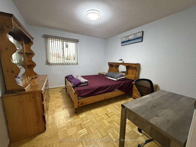 Room B - 1722 Princelea Pl, Mississauga, L5M 3R4 | Image 2