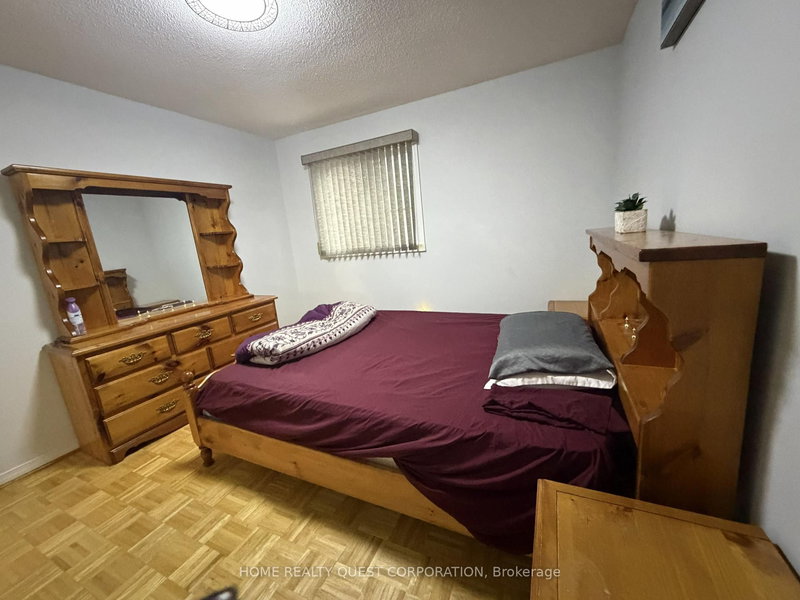 Room B - 1722 Princelea Pl, Mississauga, L5M 3R4 | Image 3