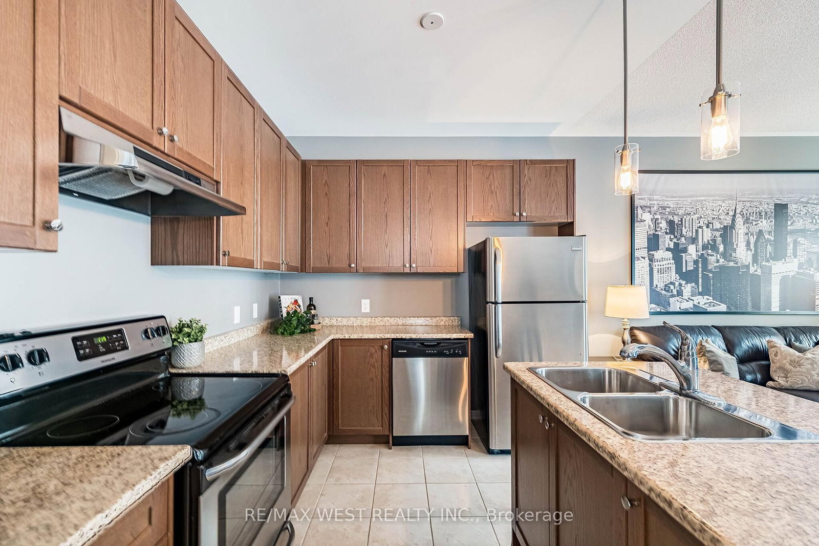 Townhouse for sale at 9 Melbrit Lane, Caledon, Ontario, L7C 4C9 - Rural Caledon - MLS: W12953096