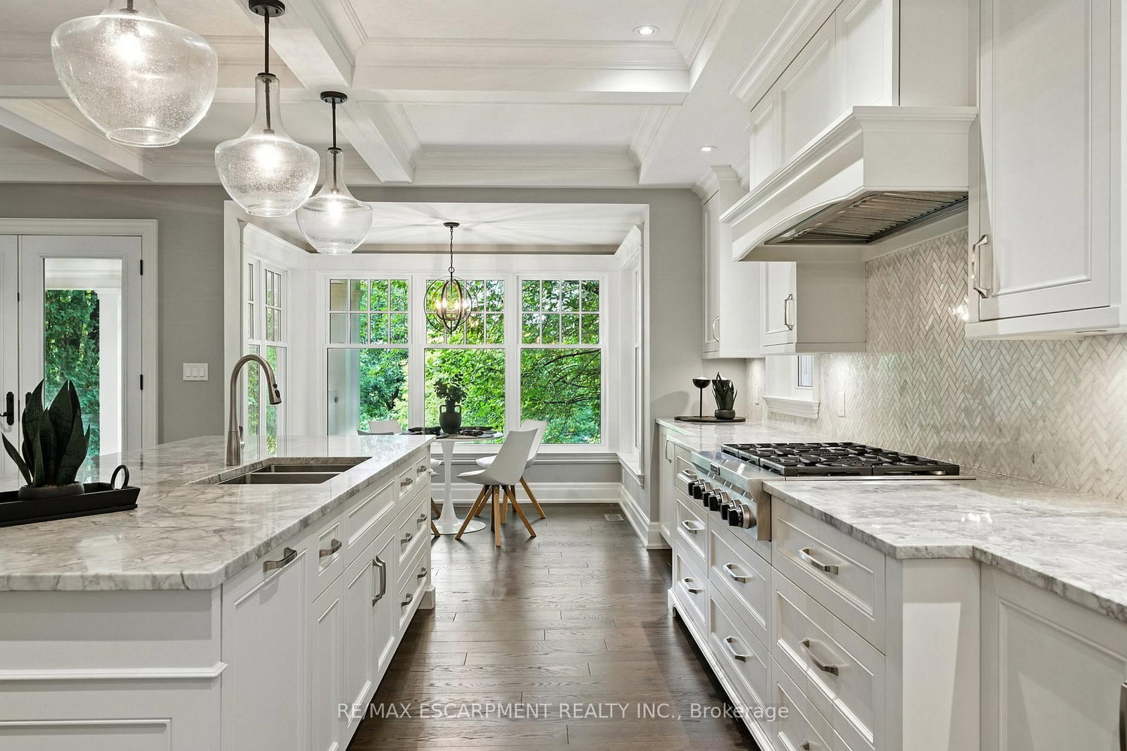 Detached House for sale at 391 Patricia Drive, Burlington, Ontario, L7T 1J9 - Bayview - MLS: W12953108