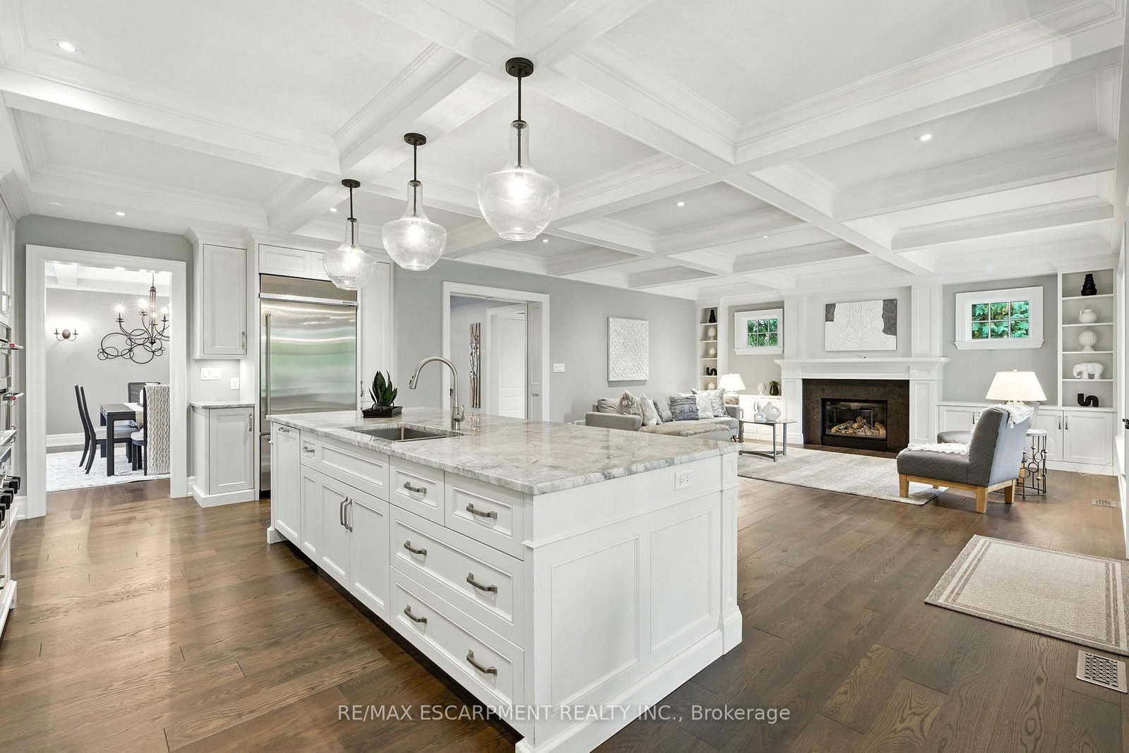 Detached House for sale at 391 Patricia Drive, Burlington, Ontario, L7T 1J9 - Bayview - MLS: W12953108