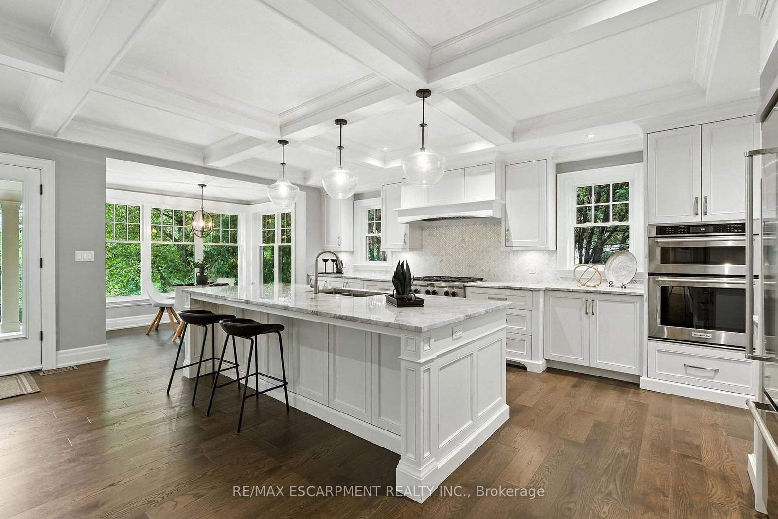 Detached House for sale at 391 Patricia Drive, Burlington, Ontario, L7T 1J9 - Bayview - MLS: W12953108