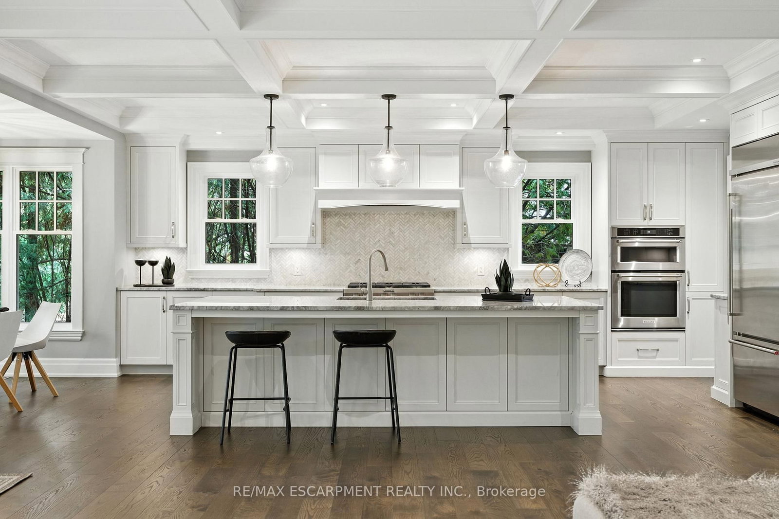 Detached House for sale at 391 Patricia Drive, Burlington, Ontario, L7T 1J9 - Bayview - MLS: W12953108