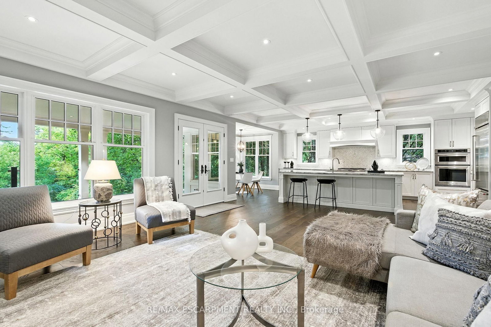 Detached House for sale at 391 Patricia Drive, Burlington, Ontario, L7T 1J9 - Bayview - MLS: W12953108