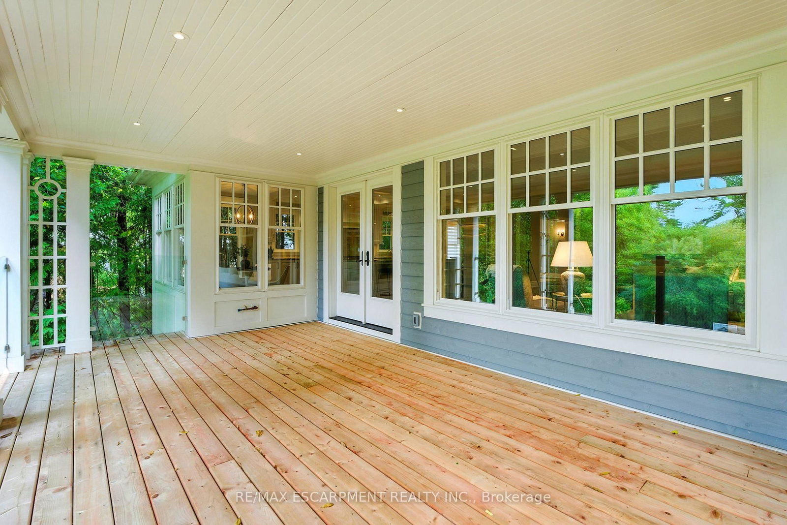 Detached House for sale at 391 Patricia Drive, Burlington, Ontario, L7T 1J9 - Bayview - MLS: W12953108