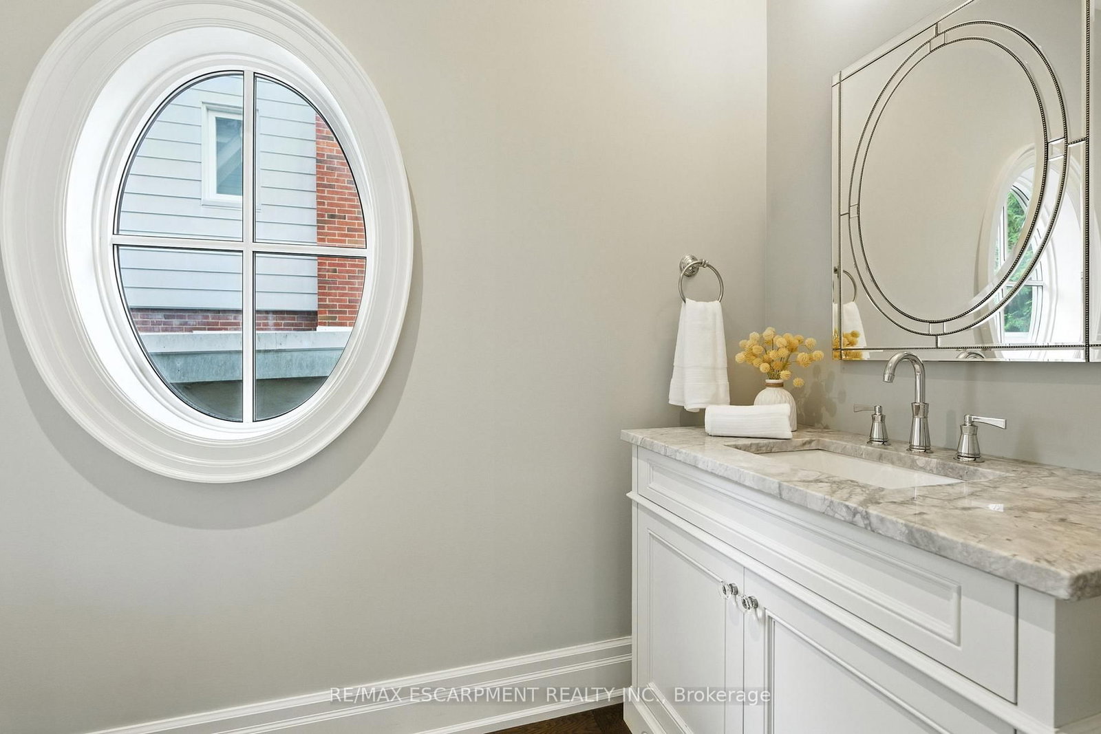 Detached House for sale at 391 Patricia Drive, Burlington, Ontario, L7T 1J9 - Bayview - MLS: W12953108