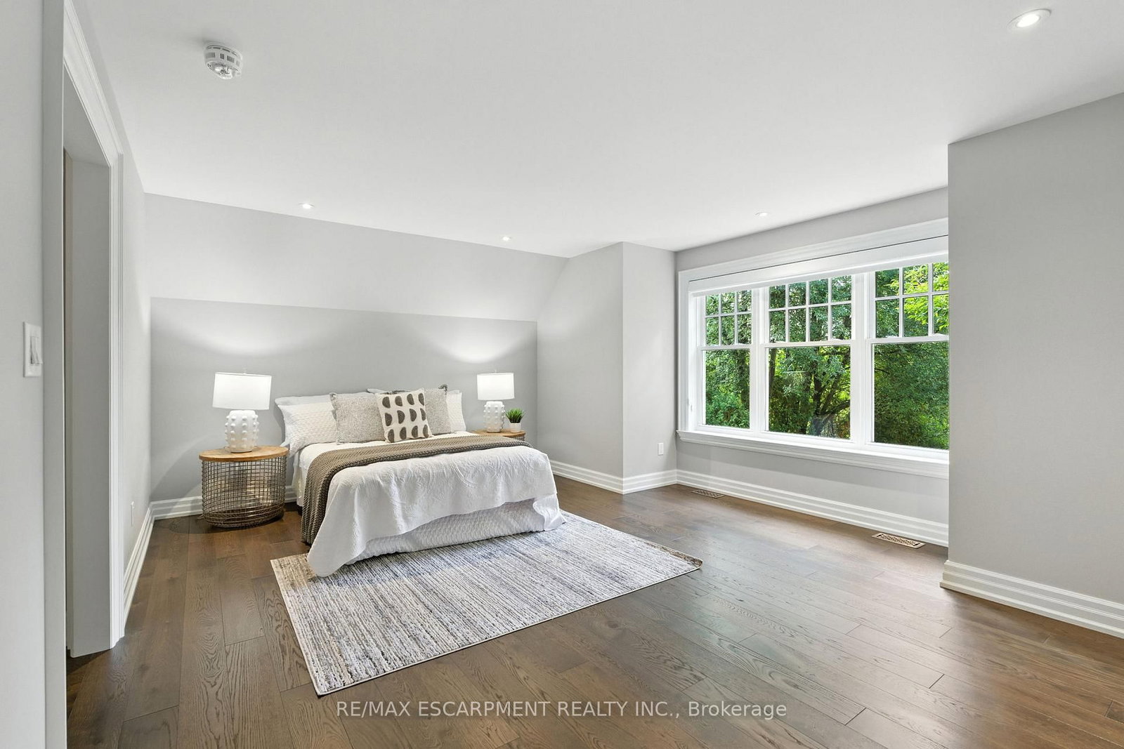 Detached House for sale at 391 Patricia Drive, Burlington, Ontario, L7T 1J9 - Bayview - MLS: W12953108