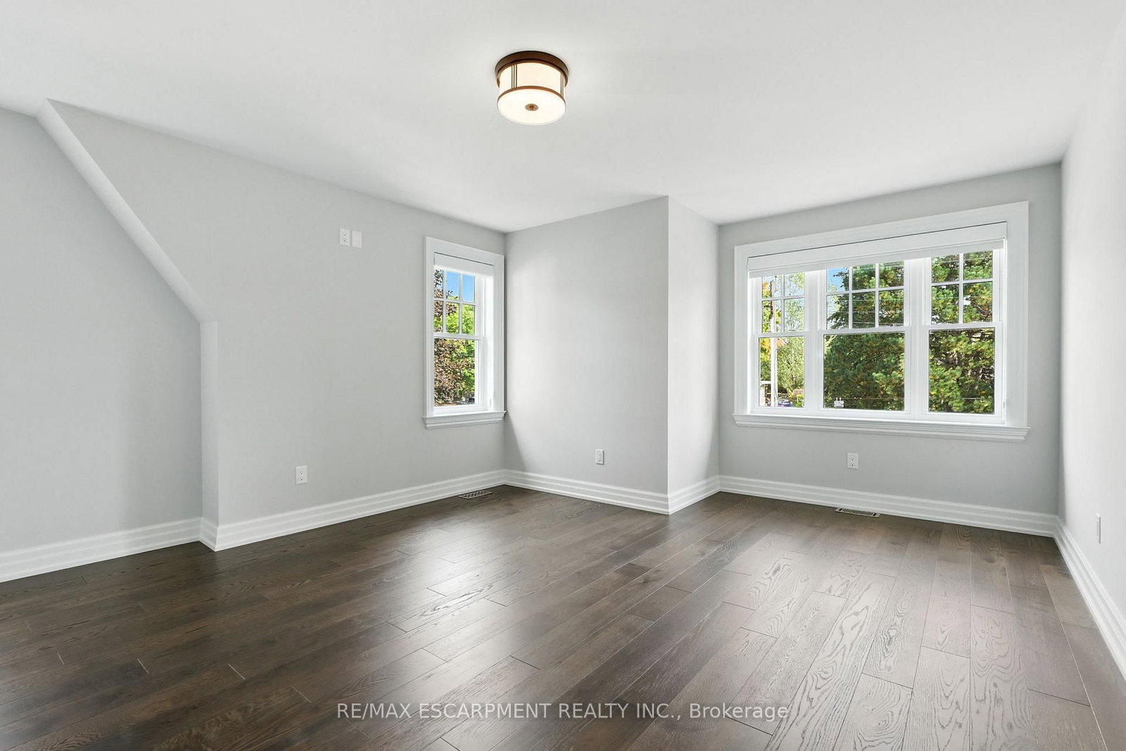 Detached House for sale at 391 Patricia Drive, Burlington, Ontario, L7T 1J9 - Bayview - MLS: W12953108