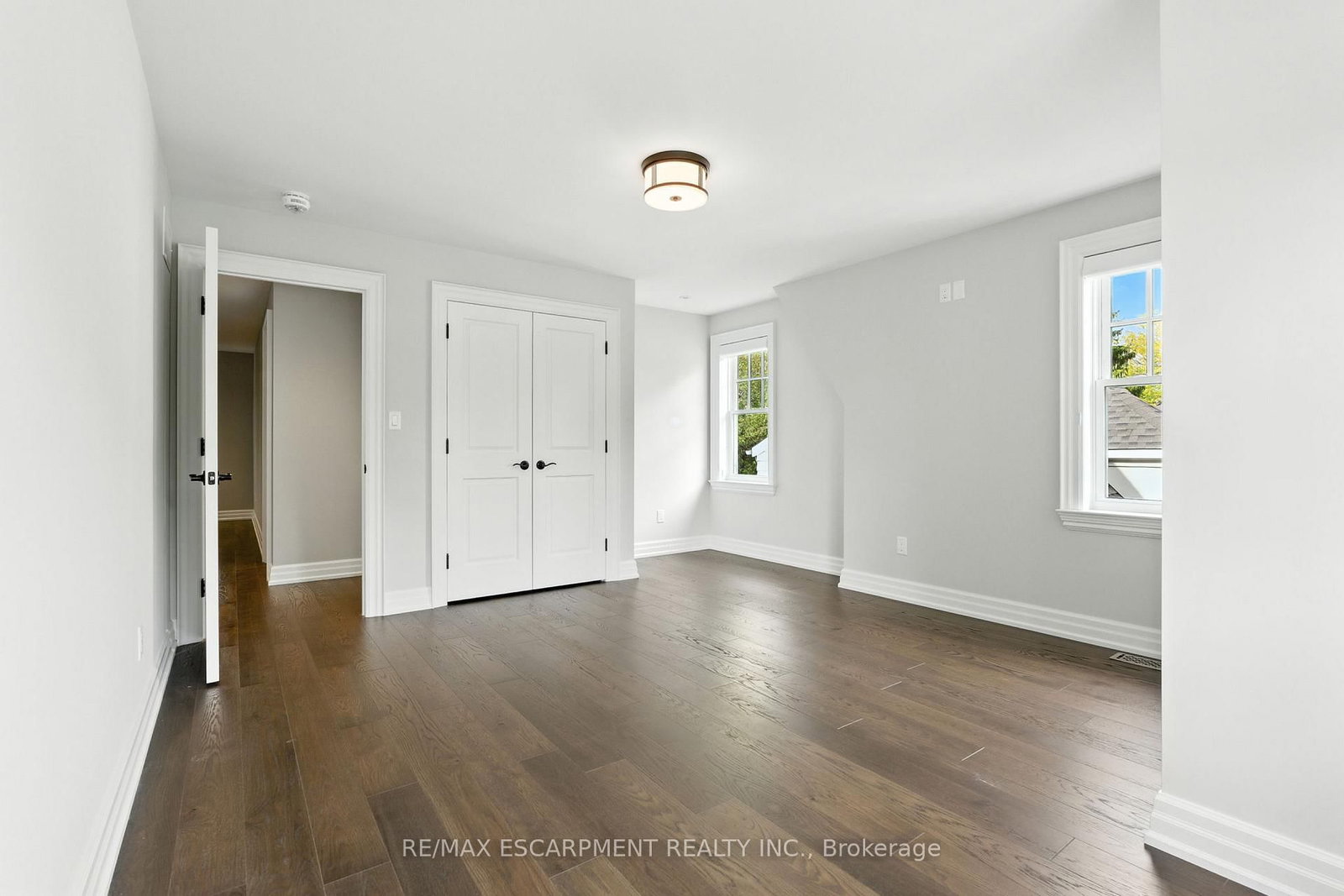 Detached House for sale at 391 Patricia Drive, Burlington, Ontario, L7T 1J9 - Bayview - MLS: W12953108