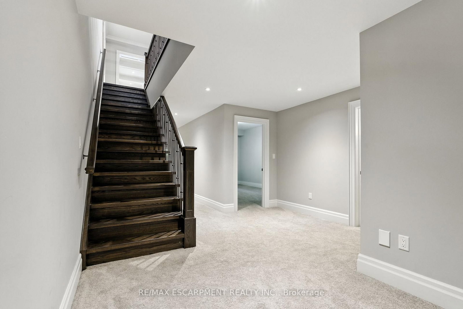 Detached House for sale at 391 Patricia Drive, Burlington, Ontario, L7T 1J9 - Bayview - MLS: W12953108