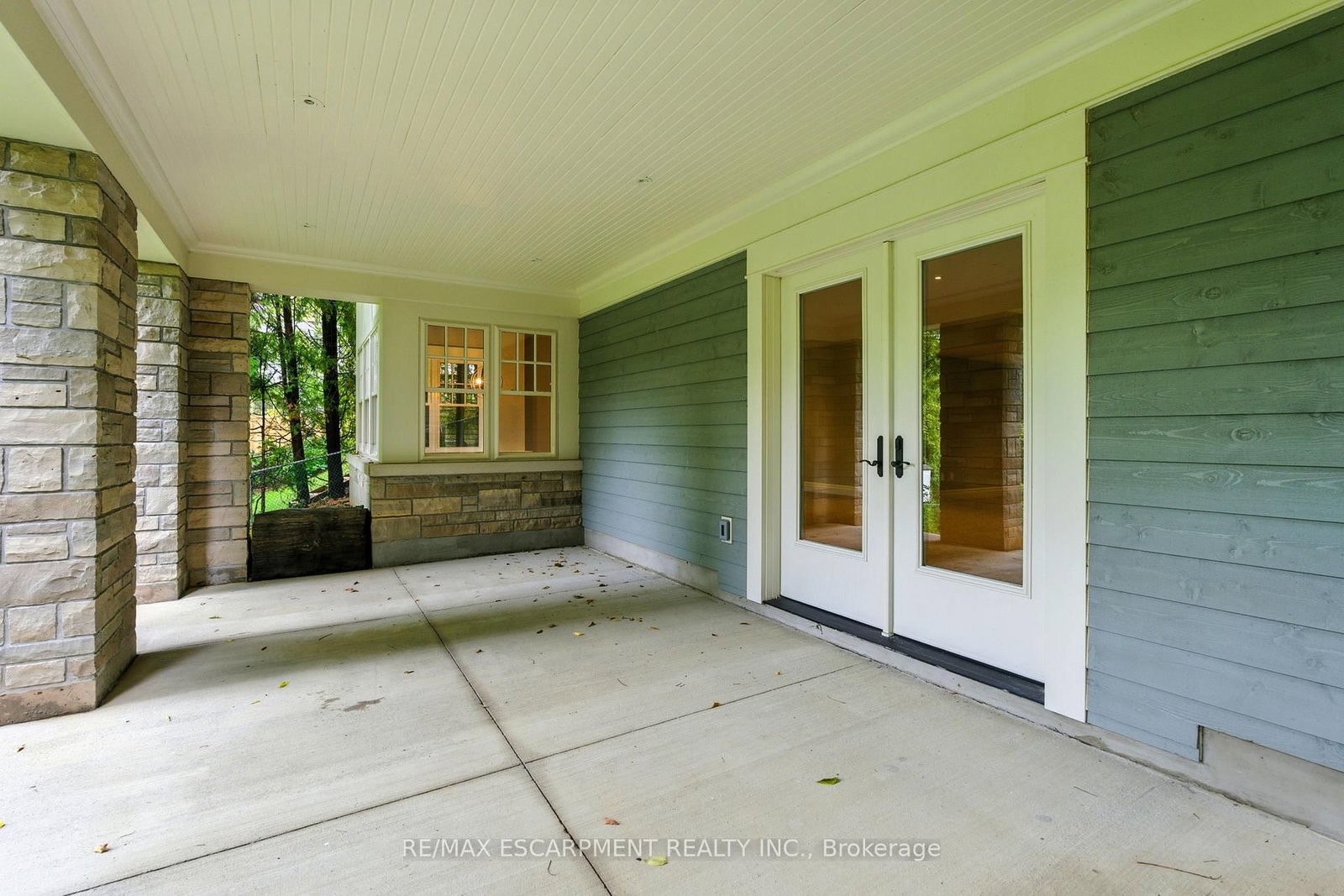 Detached House for sale at 391 Patricia Drive, Burlington, Ontario, L7T 1J9 - Bayview - MLS: W12953108