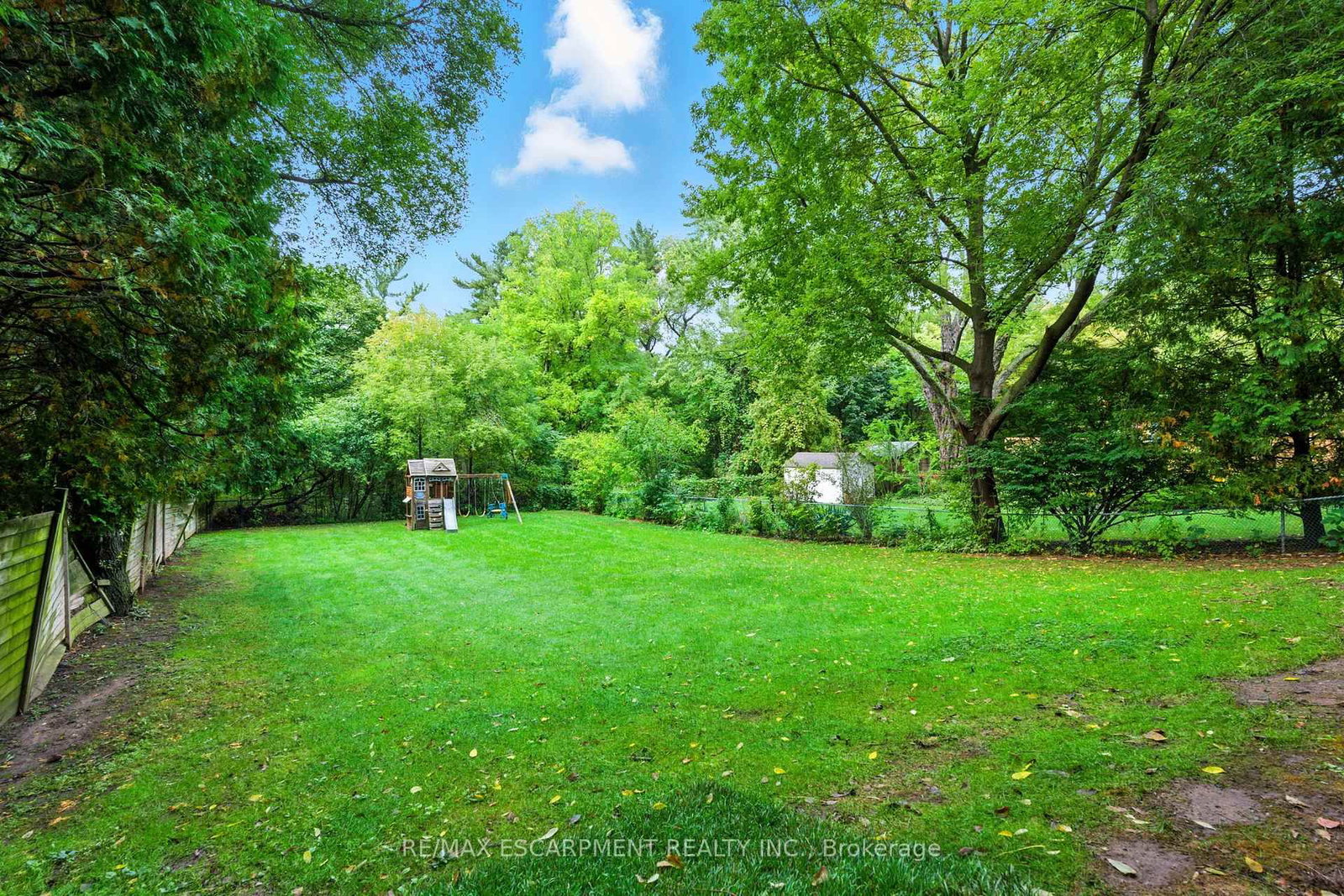 Detached House for sale at 391 Patricia Drive, Burlington, Ontario, L7T 1J9 - Bayview - MLS: W12953108