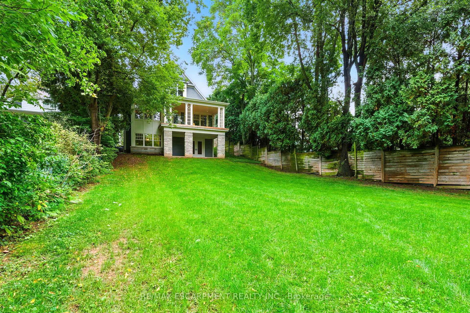 Detached House for sale at 391 Patricia Drive, Burlington, Ontario, L7T 1J9 - Bayview - MLS: W12953108