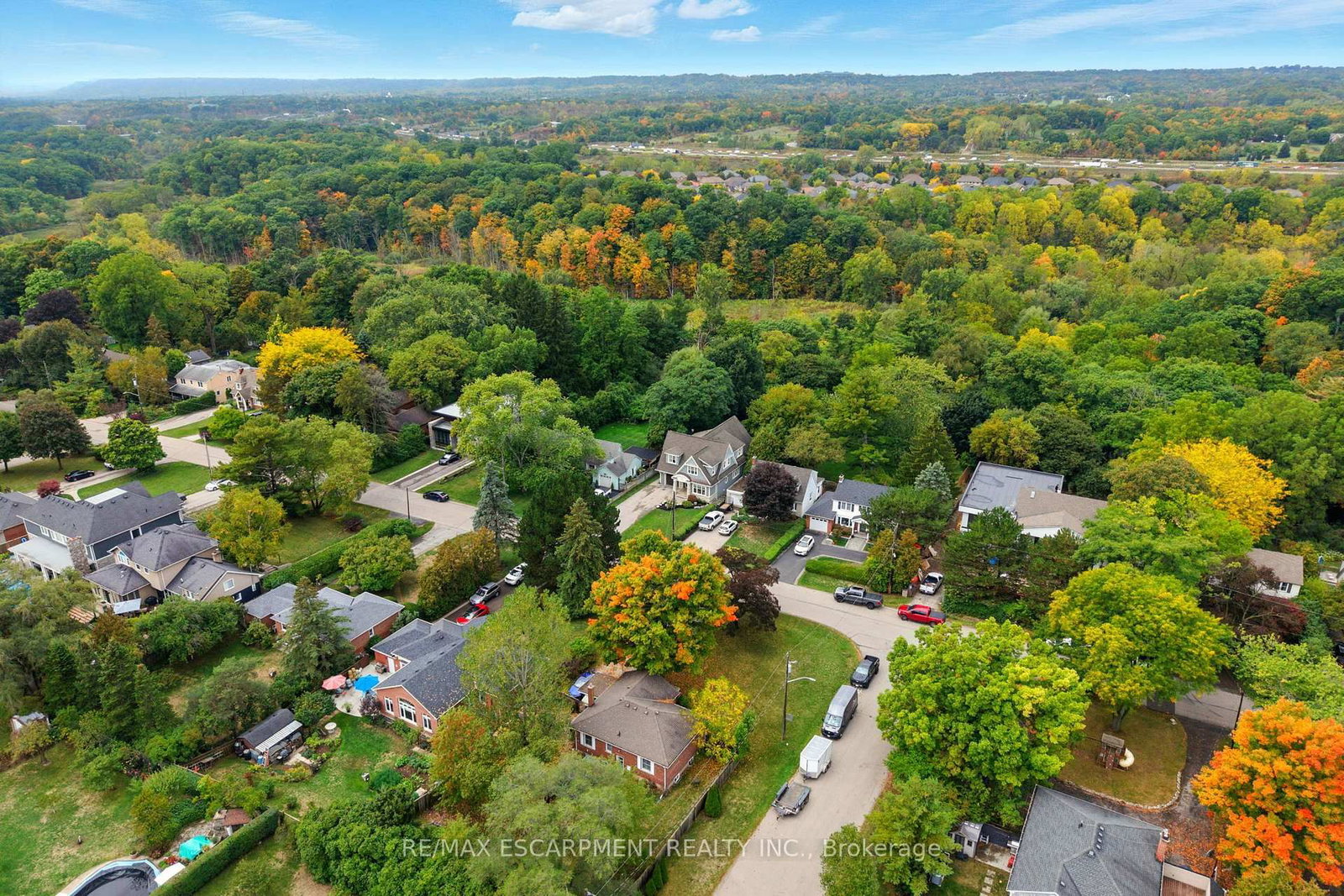 Detached House for sale at 391 Patricia Drive, Burlington, Ontario, L7T 1J9 - Bayview - MLS: W12953108