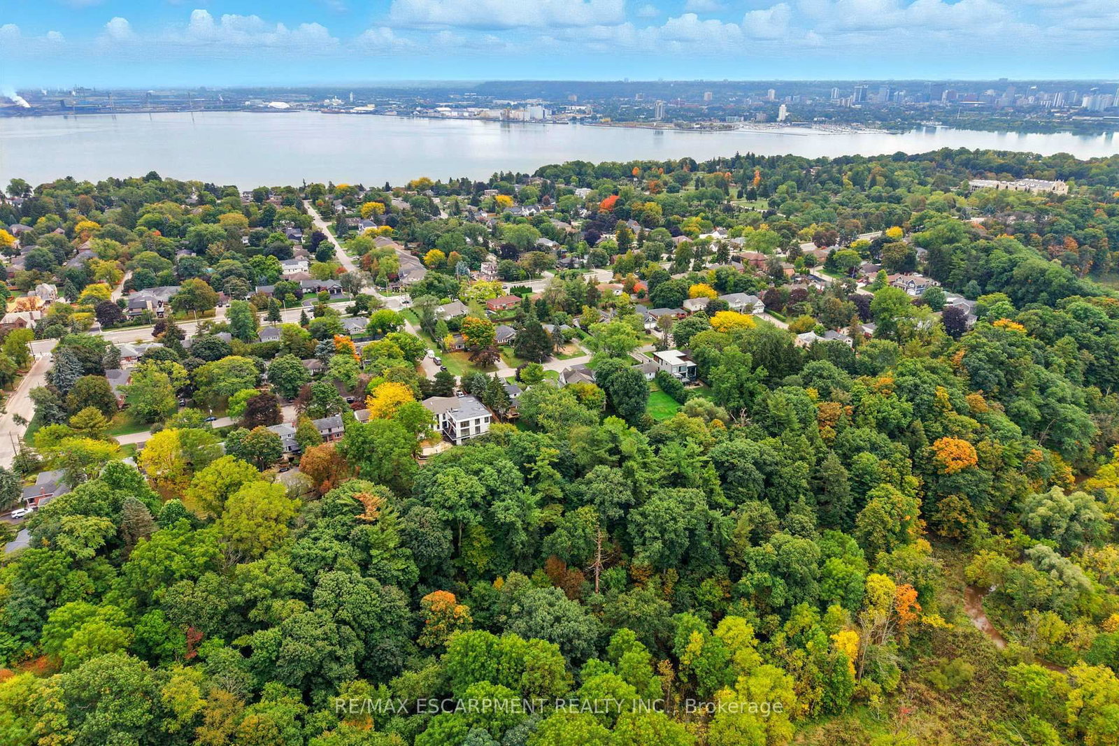 Detached House for sale at 391 Patricia Drive, Burlington, Ontario, L7T 1J9 - Bayview - MLS: W12953108