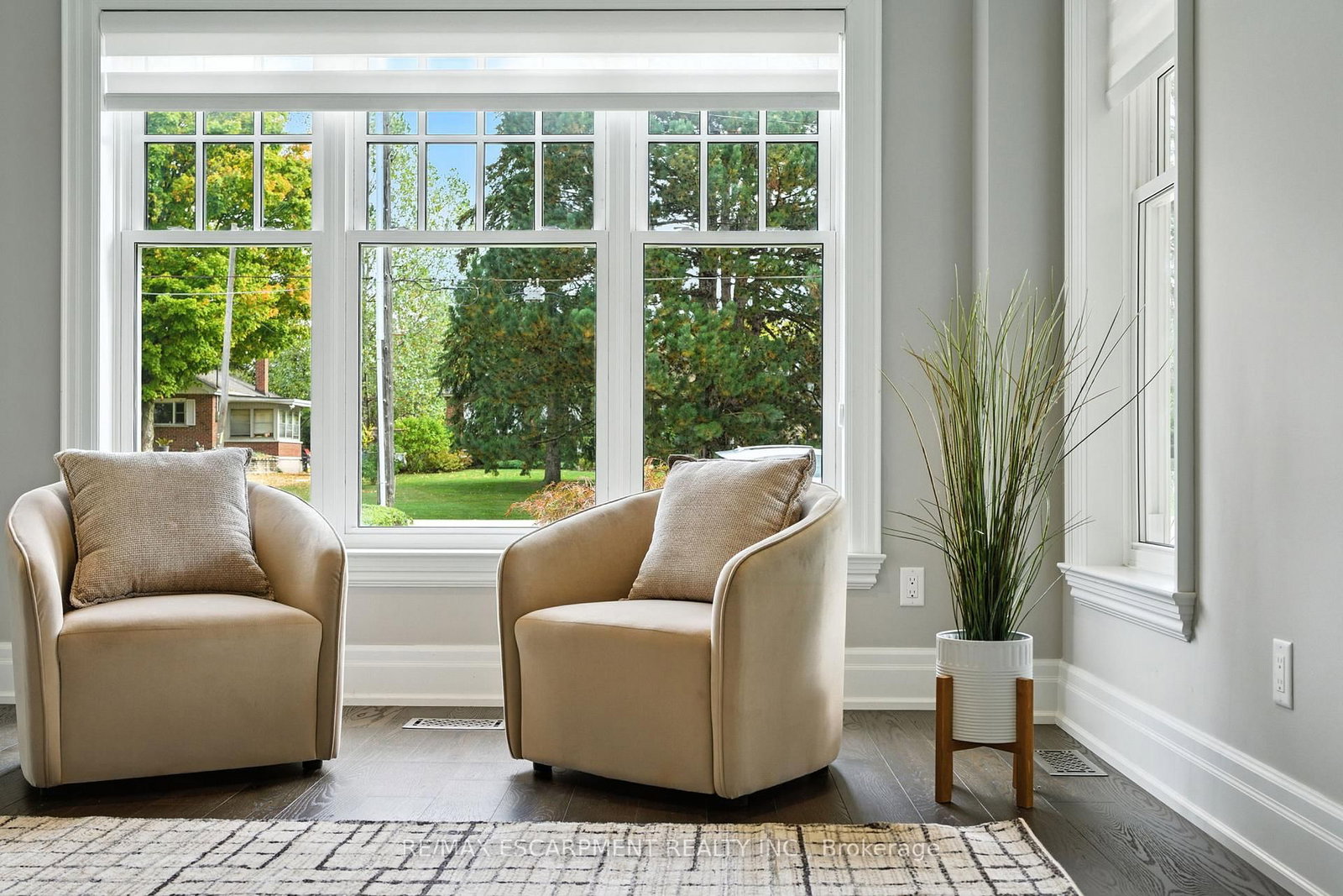 Detached House for sale at 391 Patricia Drive, Burlington, Ontario, L7T 1J9 - Bayview - MLS: W12953108